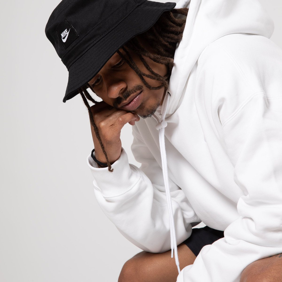 nike sportswear bucket hat