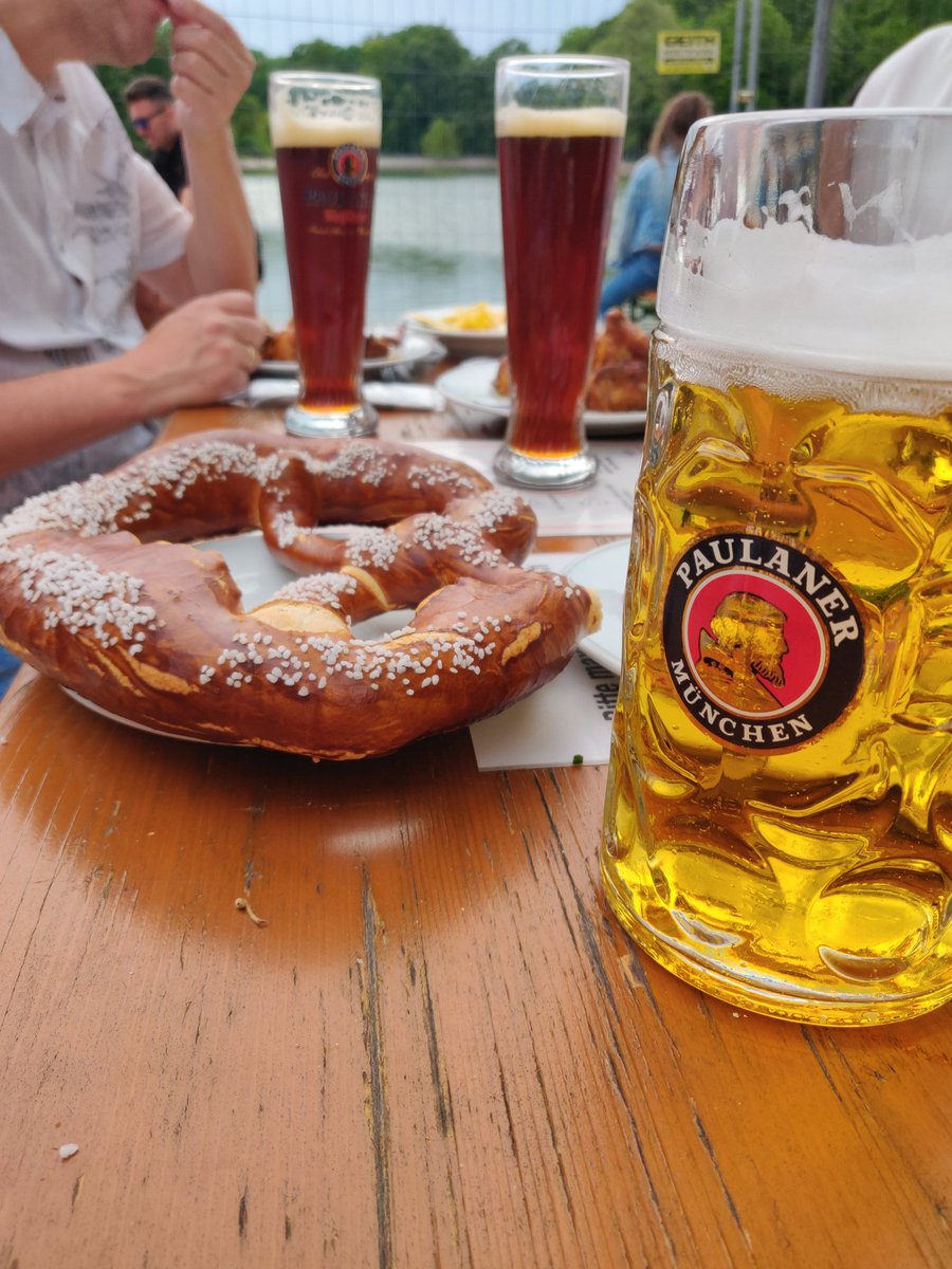 HoerMirZu's tweet photo. 4. Pause ... 🍻😜 #Seehaus https://t.co/3iQxKh9l2w
