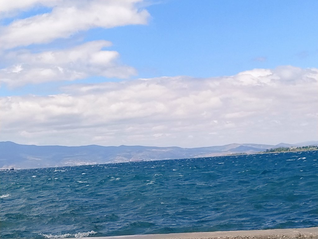 Mavimsi renkten daha fazlası sonu Umut dolu bir deniz....