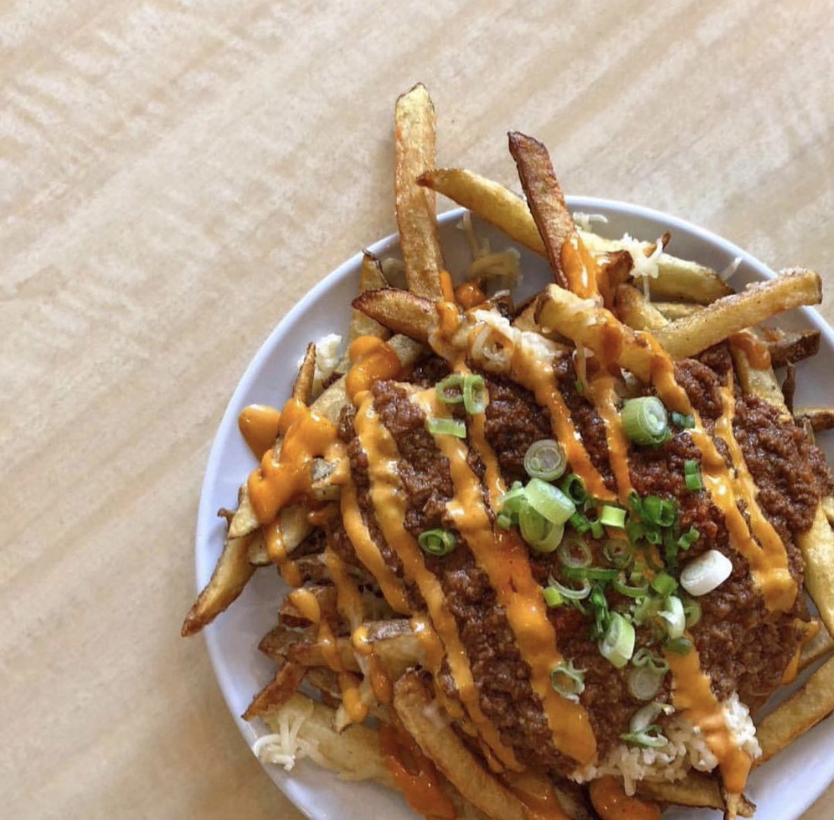It’s FRY-day, I’m in love 🎶. Sorry, not sorry— now you’ll be thinking about fries all day and humming The Cure 🙃. We can only help with one of those things, get your fry fix from Bernie’s in Bellaire and let’s welcome the weekend 🍟