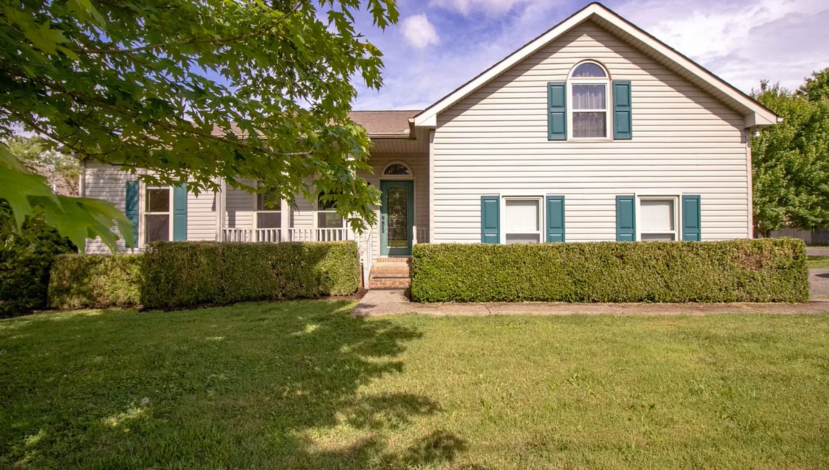 BernieGallerani's tweet photo. Spend your weekend on this spacious back porch. ☀️
Gallatin - 3 bed, 2 bath
Listing: https://t.co/G4KFXJ9MZk? https://t.co/4itc3YOv5t