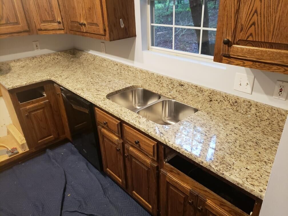 ecg_upstate's tweet photo. The classic Giallo Ornamental granite is the perfect match for traditional kitchens with natural wood cabinetry. With its warm tones it melds into the space creating a timeless kitchen. https://t.co/AFJxeCKZPg