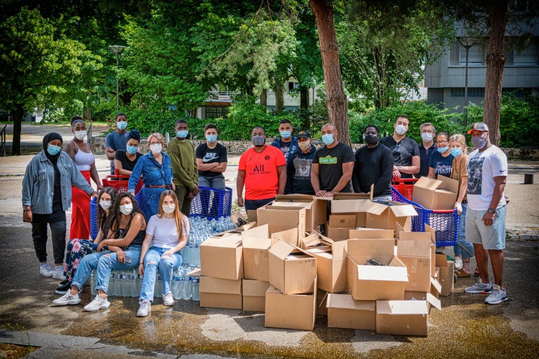 ARetrouvee's tweet photo. Merci la Team livraison de 70 colis alimentaire 📦 . 🙏🏽🙏🏽
@YarienNADIR @BANLIEUESANTE @abdelaaliELBADA @Umanah_FRANCE @dembabafoot 
#SolidariteCOVID19 https://t.co/xJAwGtPaAV