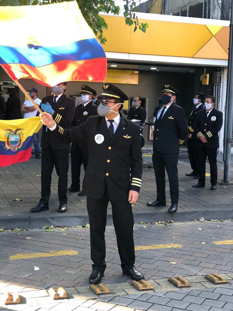 adribermeo's tweet photo. Trabajadores de @Tame_EP se concentraron en los exteriores de la matriz, en Quito, como protesta en contra de la liquidación de la empresa https://t.co/cjNCu5Y3k8
