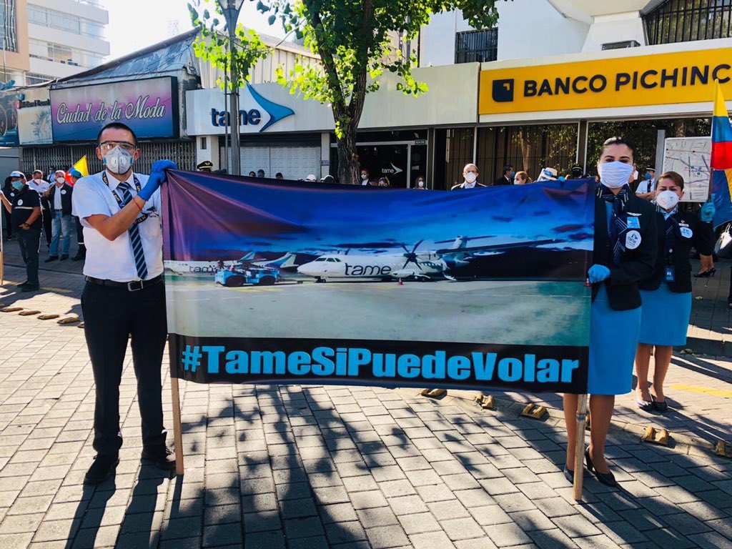 adribermeo's tweet photo. Trabajadores de @Tame_EP se concentraron en los exteriores de la matriz, en Quito, como protesta en contra de la liquidación de la empresa https://t.co/cjNCu5Y3k8