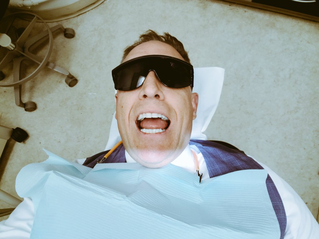 AndrewNJohns's tweet photo. Just casually hangin' with my dentist  on a smiley Friday!

Thanks @drnickseddon 😁🦷 https://t.co/nmqqdYRhgp