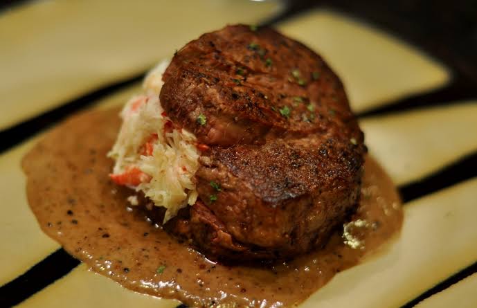 OT7ARMYxENGENE's tweet photo. Matulog na kayo, pag gising nyo ito agad ulam nyo "Crab Stuffed Filet Mignon with Whiskey Peppercorn Sauce" HAHAHA sosyal naman kasi ni Zaidieee!
(sinearch ko lang kay mr. google yung pic. hahaha)
#EveryFlightCounts
#SocialIssueSeries https://t.co/02x25eiV1a