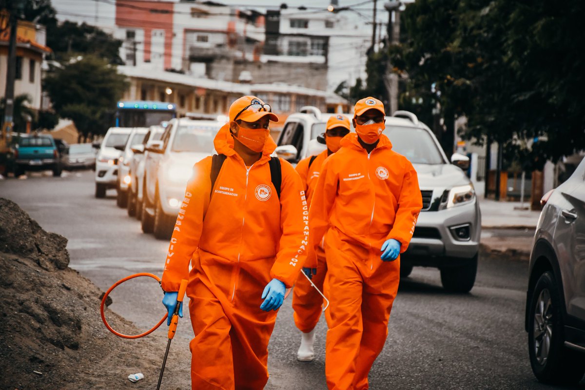 DefensaCivilPSD's tweet photo. Los voluntarios son el espíritu de nuestra institución. 🧡🧡🧡
.
.
Ayer participamos en el operativo de desinfección coordinado por la @policiard y con apoyo de @inapagob @fuerzaaereard y @defensacivilrd
.
.
#JornadaDeDescontaminacion #QuedateEnCasa #DefensaCivilPSD https://t.co/ZqPanVf8fs