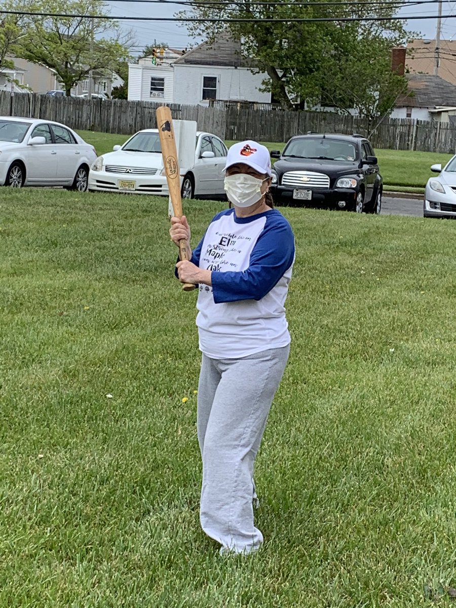 Runfreenow1's tweet photo. #Room31 ABC Countdown Day 9: “I” for I can do it Field Day. Playing baseball with one of my family Louisville Slugger Bats. @JJESOwls https://t.co/8vv3kldDmp