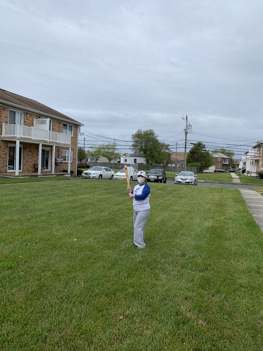 Runfreenow1's tweet photo. #Room31 ABC Countdown Day 9: “I” for I can do it Field Day. Playing baseball with one of my family Louisville Slugger Bats. @JJESOwls https://t.co/8vv3kldDmp