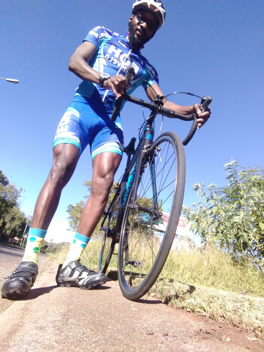 TapiwaDiamond's tweet photo. I am privileged to see him everyday as I cycle as he jogs.... What a HUMBLE LEGEND.

SOCIAL DISTANCE PHOTO https://t.co/VyQcvFUHPP