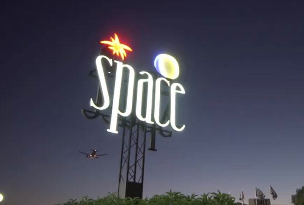IbizaClassics_'s tweet photo. We miss @SpaceIbiza🙌So many incredible memories!
What was your favourite party? 🤪
For us, it was all about Space Sundays. @Carl_Cox was a resident there for 15 years! Not to forget @Brandonblock & Alex P who paved the way! #SpaceIbiza #Ibiza #SpaceSundays #IbizaClassics https://t.co/Gq6dpNLdno