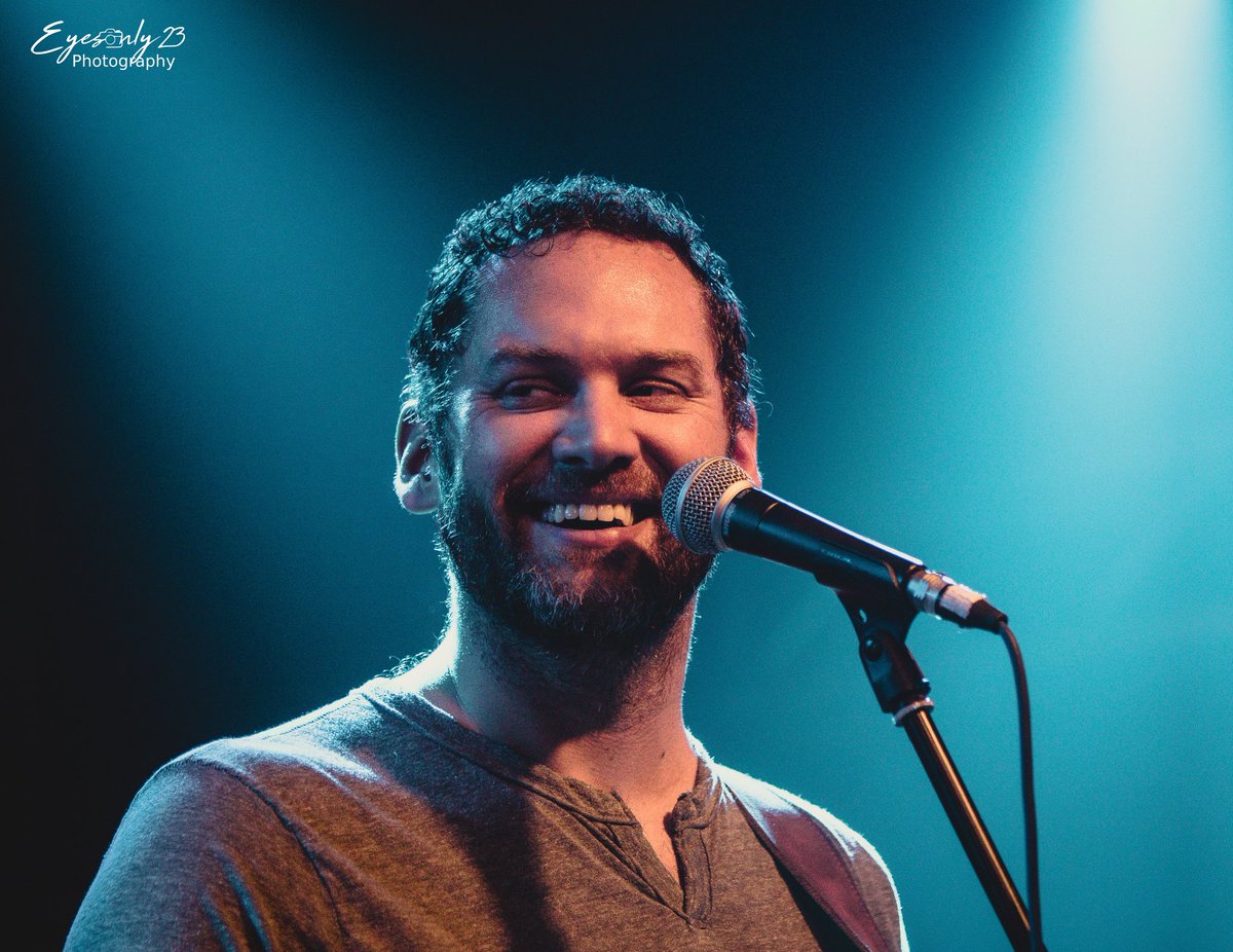 eyesonly23's tweet photo. Actually, these pictures belong together and say a lot about how wonderful a concert of @PaulCarella &amp; @jasonmanns is!! Shot them one after the other in the same minute. 😏💙🎶 
@RockwoodxEvents #frankfurt #concert https://t.co/5Set5a7XKx