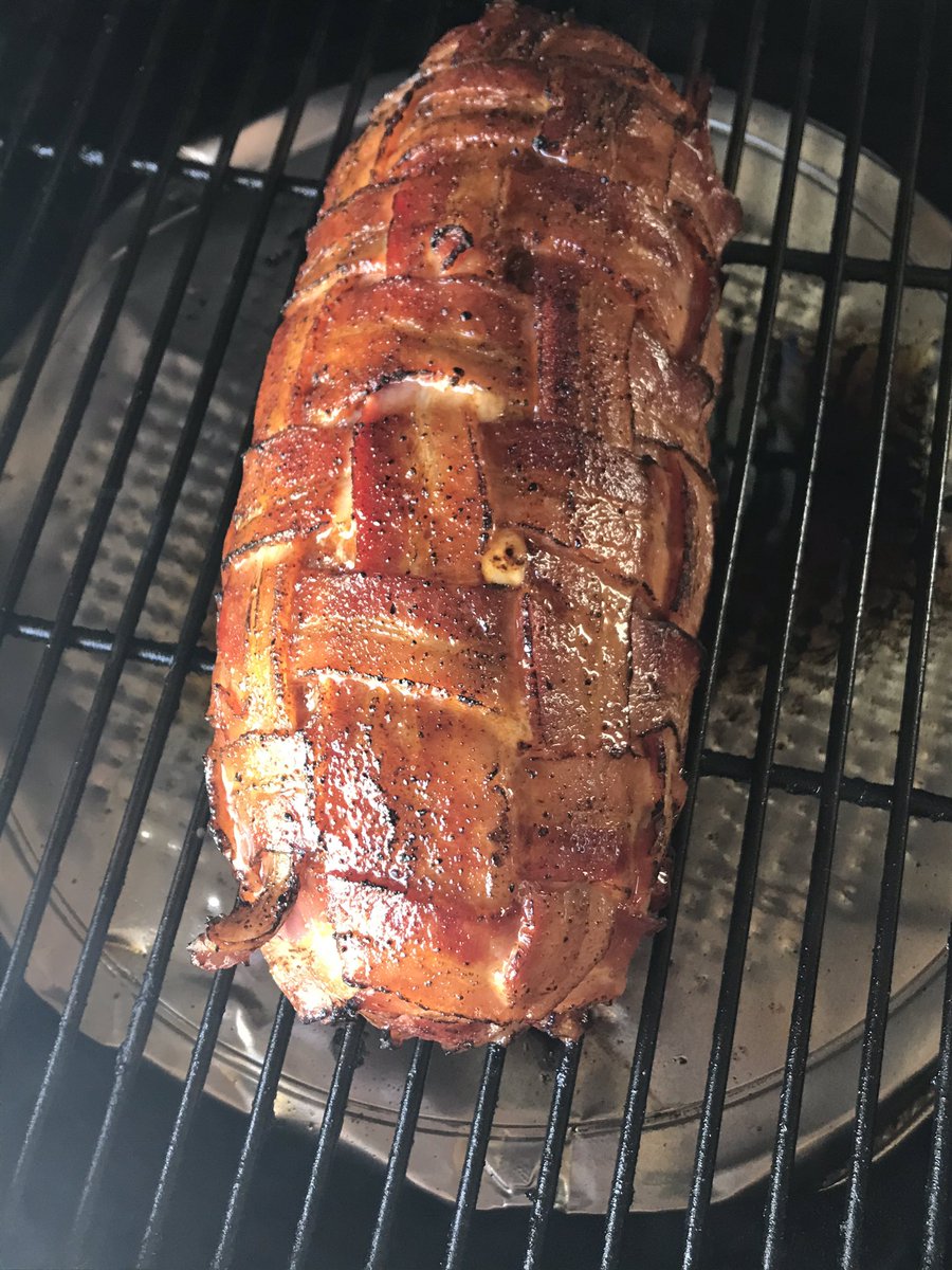 That’s cream cheese with diced jalapeños some <a href="/MeatChurch/">Meat Church ™</a> gospel rub inside a whole lot of #pork. Y’all should try this recipe I got from <a href="/HowToBBQRight/">Malcom Reed</a>