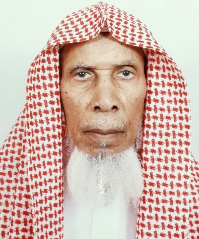 sameerjsiht's tweet photo. الشيح على محمد بن سعيد الطويلعي
ولد في العلا عام ١٣٤٥ عمل في الحرم النبوي التحق بالعسكريه في الطائف شارك في حرب ١٩٤٨ ضد الصهاينه وشارك في حرب اليمن عام ١٩٦٢ انتقل الي تبوك كان رجلا ورعاً تقياً مشهود له بالخير والصلاح توفي عام ١٤٣٧ نسأل الله له المغفرة والرحمة وان يسكنه فسيح جناته https://t.co/AVXsIr8sCP