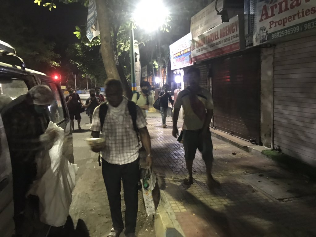 MMP1993's tweet photo. At 10.30pm:

45 ppl walking towards Thane Majiwada coming from Virar, Lower Parel and Dadar hoping that they will get bus to Maharashtra State Boarder. Distributed some Dry food packets and Water. #MigrantWorkers 

Thanx @anjali_damania and @PreetiSMenon https://t.co/wj8C1zxRrj