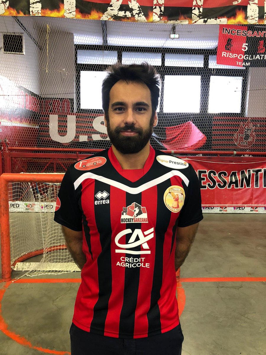 HockeySarzana's tweet photo. 💥 Primo colpo di mercato per il Crèdit Agricole Sarzana

Francesco De Rinaldis torna a vestire la maglia rossonera dopo due anni all’ #amatoriwaskenlodi

#88isback #newseason #redblack https://t.co/PSkVNC15c4