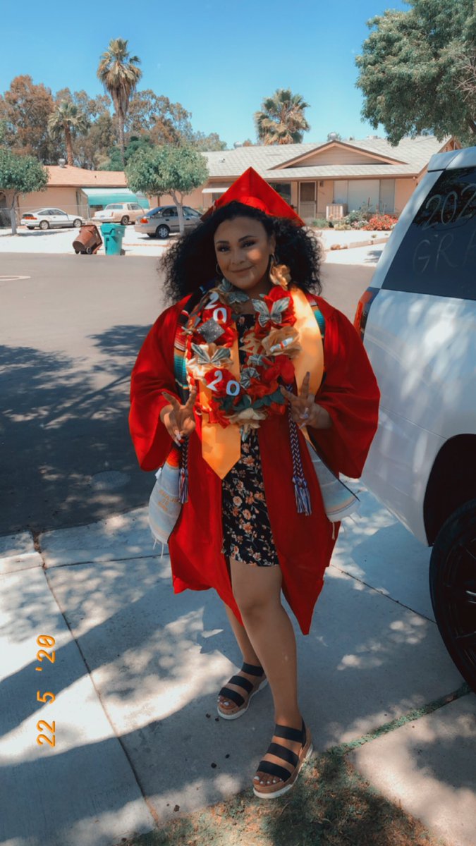 amyaestradaa's tweet image. now they always say congratulations 🎉💛❤️