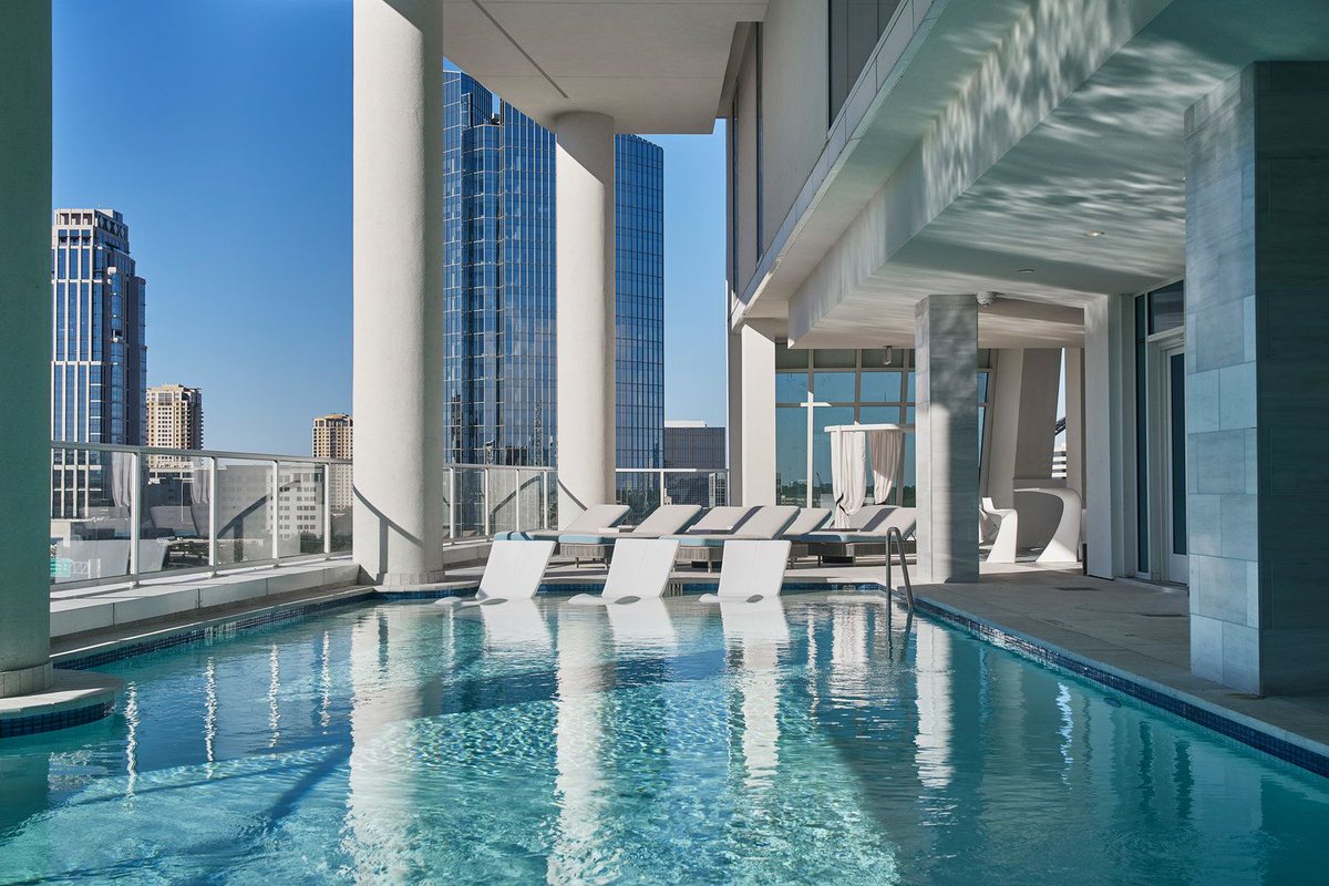 Ready for the weekend! 🌞⛱️ Cant beat this pool view at the lovely Arabella.
.
.
.
.
#arabella #houston #texas #htx #riveroaks #houstonrealestate #texasrealestate #luxury #luxurycondos #luxuryliving #luxuryhome #highrise #realestate #dreamhome #houstonviews #architecture