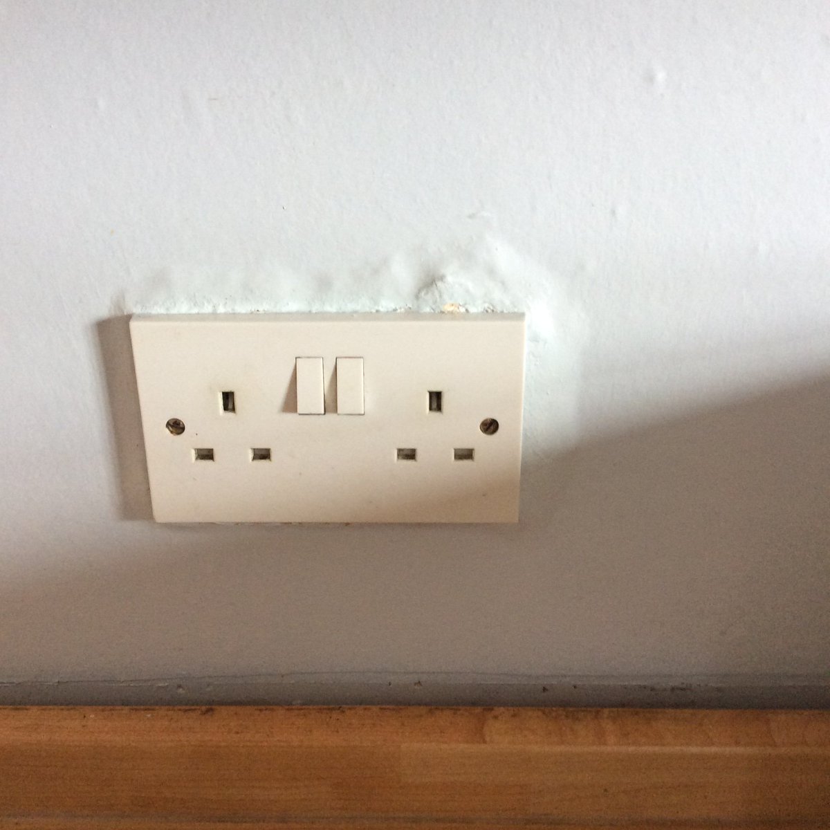 DampSurvey's tweet image. Condensation damp around an electrical socket.
Caused by the cold metal knockout box behind the socket.

This is NOT rising damp.

Buying a London flat?

For honest, expert damp and timber advice 🧐:

citydampsurveys.co.uk

#dampsurvey 
#dampandtimber
#dryrot