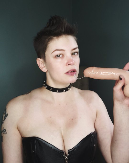 Watch me tonight for one hour on https://t.co/ch08tHzd3v about to put up one more promotional subscription<a href="/tag/newprofilepic"class="tags"><span>#newprofilepic</span></a>