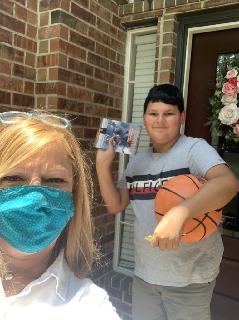I loved getting to see Alejandro today. He was one of the lucky winners for participating in our Specials Zooms! The basketball won his heart. <a href="/HumbleISD_MBE/">Maplebrook Elem</a> <a href="/VisualArtHumble/">Humble ISD Visual Arts</a> #mbebears2020  <a href="/MBE_TinelliPE/">Darla Tinelli</a> <a href="/MBE_MUSIC/">Kelly Shelnutt</a>  <a href="/mbe_library/">MBE Library</a>