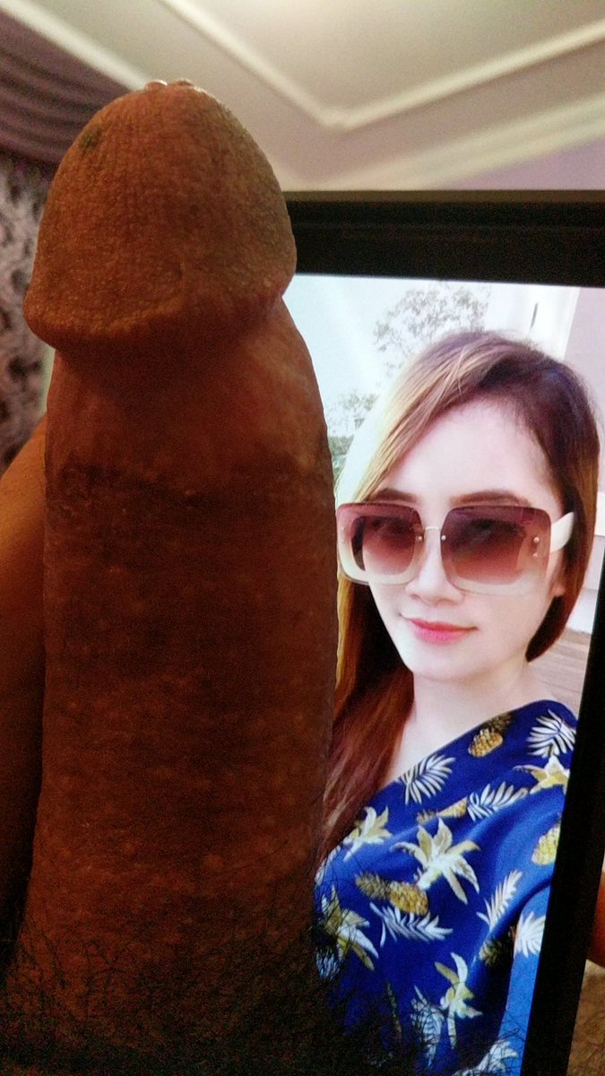 Astaga kalau masuk pasti bakalan sakitnya minta ampun punya suamiku gak kayak gini amat sok akutuh 😂
.
.
#cumtributed #cumtributes #Pejuhin #kontolinYuk #kontolin #kontolgede