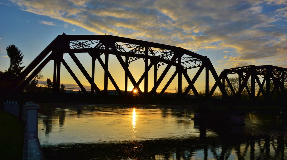 BillVargo's tweet image. My photography. First one, 2016, Second one, 2020. Also my first time posting my photos on here. Enjoy!