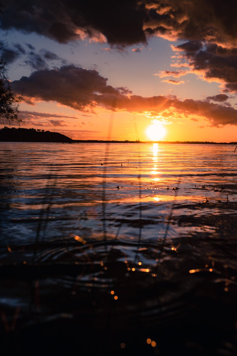 gorgeous_pix's tweet image. First sunset I’ve got to shoot since quarantine started The lake was a good choice. From u/whatsaustindoin on /r/mostbeautiful #shootsincequarantinestarted #goodchoice #firstsunset #’ #lake #got #mostbeautiful