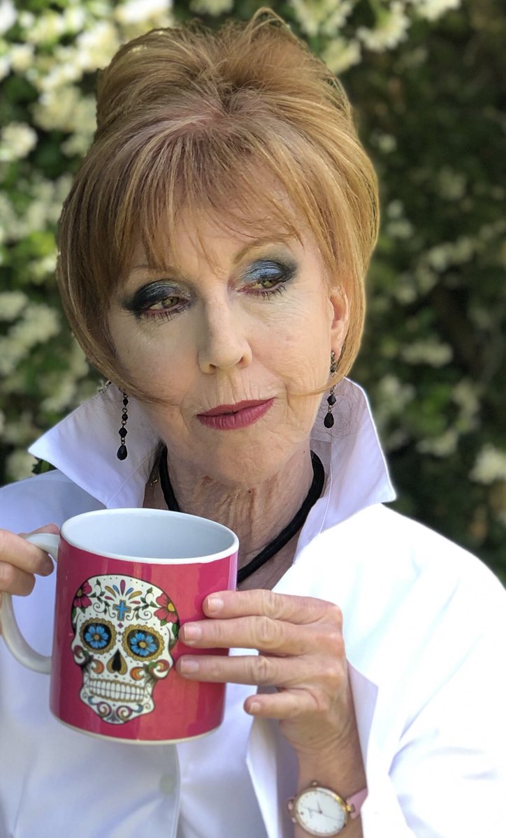 TeresaYaw's tweet image. Mama got CREMATED🖤🤍🖤🤍🖤