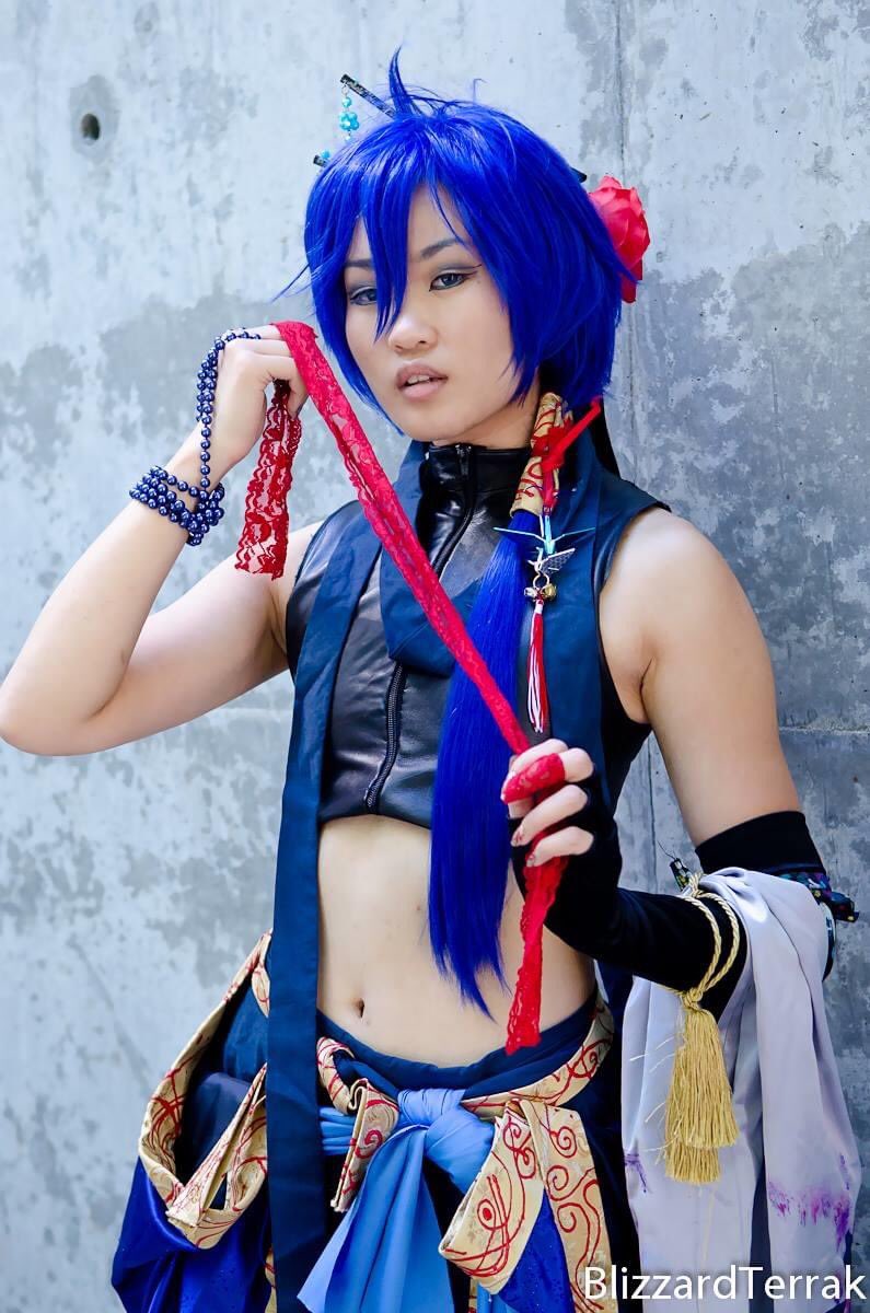 HeruCosplay's tweet photo. RIP Fanime weekend. #vocaloid #kaito #setsugetsuka #cosplay by me, #costography by @blizzardterrak || all garments made by me, all trim hand painted by me || #wig #makeup #jewelry https://t.co/AQJJTyeor9