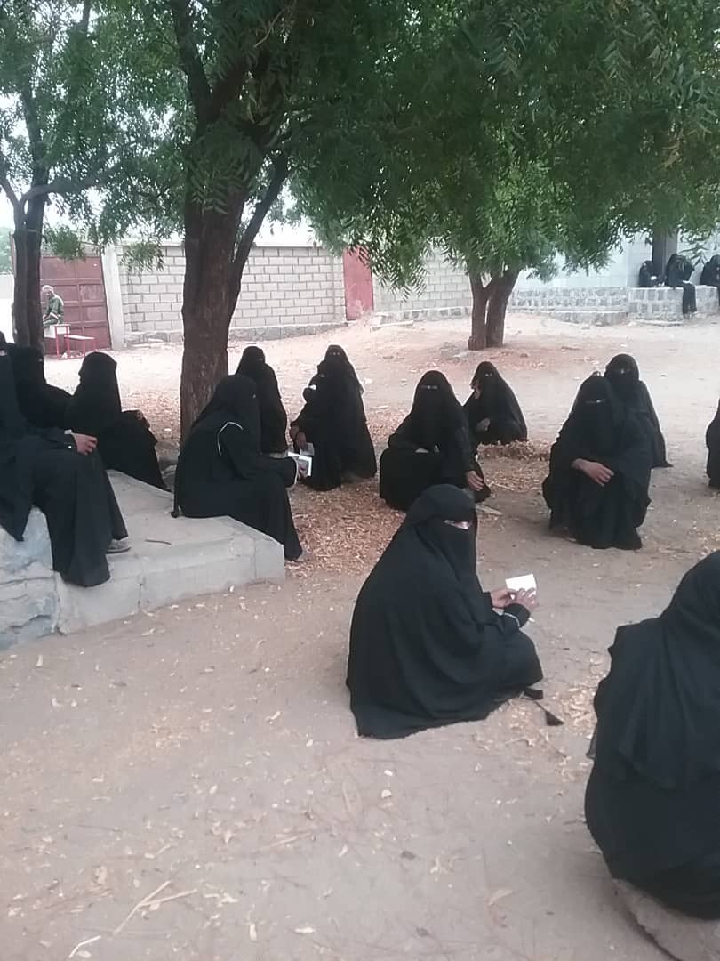 SFDYemen's tweet photo. Thru #YECRP, #SFDYemen scaled up partnership with local #DevEcon structures notably @Alamalbank with whom we completed today the delivery of #Cash_Transfer to 48,000 beneficiaries & community educators in 5 districts of #Alhodeida #Yemen.
Supported by @WorldBankMENA
& @UNDPYemen https://t.co/E1g8UGVe8f
