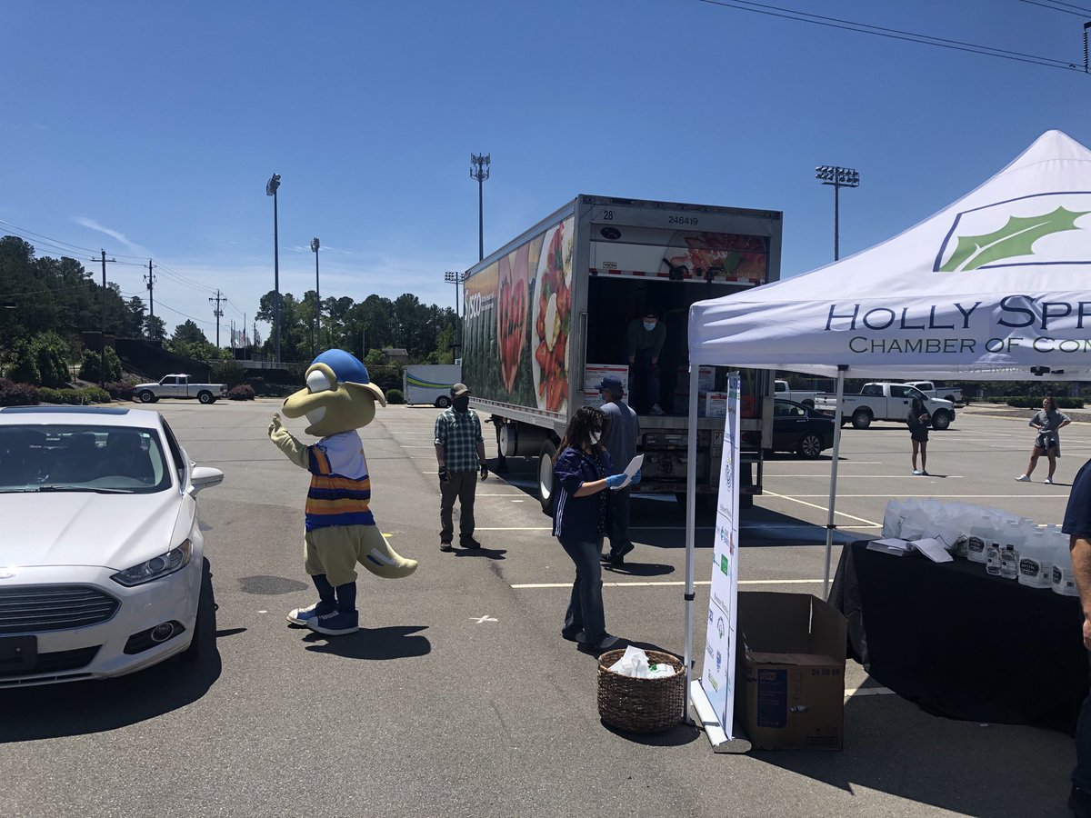 insidethegame1's tweet photo. .. Sal had a fun afternoon helping the ⁦@HollySprings_CC⁩ ⁦@SyscoRaleigh⁩ Pop Up Food Market in the parking lot ⁦@ToHollySprings⁩ Ting Stadium!  ⁦@HSSalamanders⁩  ⁦@CPLBaseball⁩ https://t.co/OWfzK9BslW