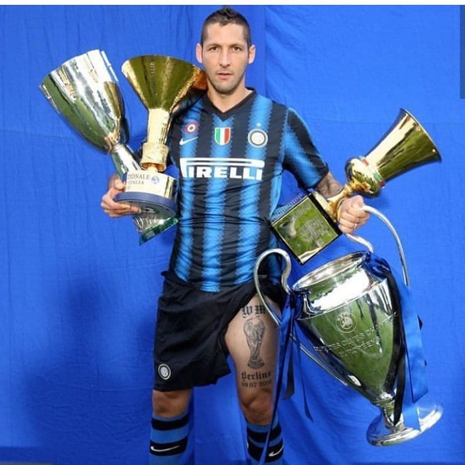 FM_Twittah's tweet photo. Marco Materazzi Like a Boss 😎
#footballmemories #MarcoMaterazzi #FCInternazionale #Internazionale #FCInter #ForzaInter #Inter #Materazzi #Matrix #football #serieA #SerieATim #InterEmpoli #ForeverInter #InterIsComing #calcio #nerazzurri #sansiro #curvanordmilano #FCIM https://t.co/r6YB6vRQwL