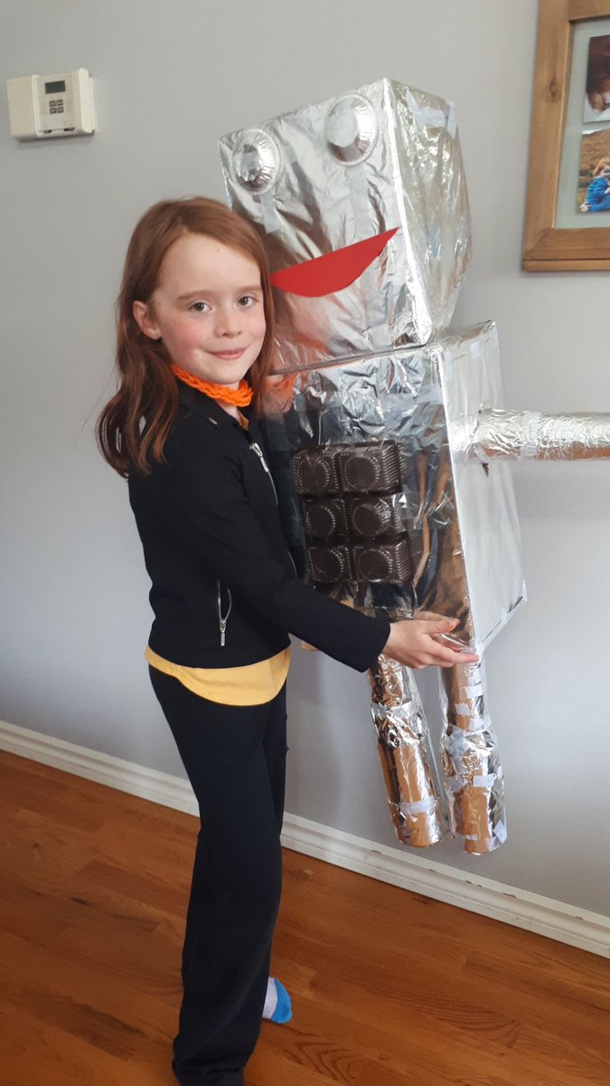 TKellyNL's tweet photo. Tessa and Robo-T showing their C.C. spirit today! @CCLoughlin #makered https://t.co/nqQhzykx5H