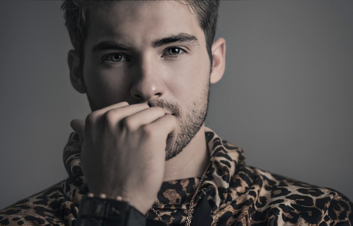 HendersonKol's tweet photo. ❛Kᴏʟ Hᴇɴᴅᴇʀsᴏɴ. 

 "Lινιηg ιѕ єαѕу ωιтн єуєѕ cƖσѕєɗ."

⇁ Vɪᴀᴊᴇʀᴏ ɪɴᴄᴀɴsᴀʙʟᴇ.
⇁ Aᴍᴀɴᴛᴇ ᴅᴇ ʟᴏs ʟɪʙʀᴏs﹐ ᴇʟ ᴀʀᴛᴇ ʏ ᴇʟ    
     ᴄᴀғᴇ́. 
⇁ Rᴏʟ ᴍᴇᴅɪᴏ ʏ ᴇxᴛᴇɴsᴏ.
⇁ Fʀᴇᴇʀᴏʟ﹐sᴇxʀᴏʟ.

╰ • ¿ ↻ or ♡ ? https://t.co/a2RSl1IlTy