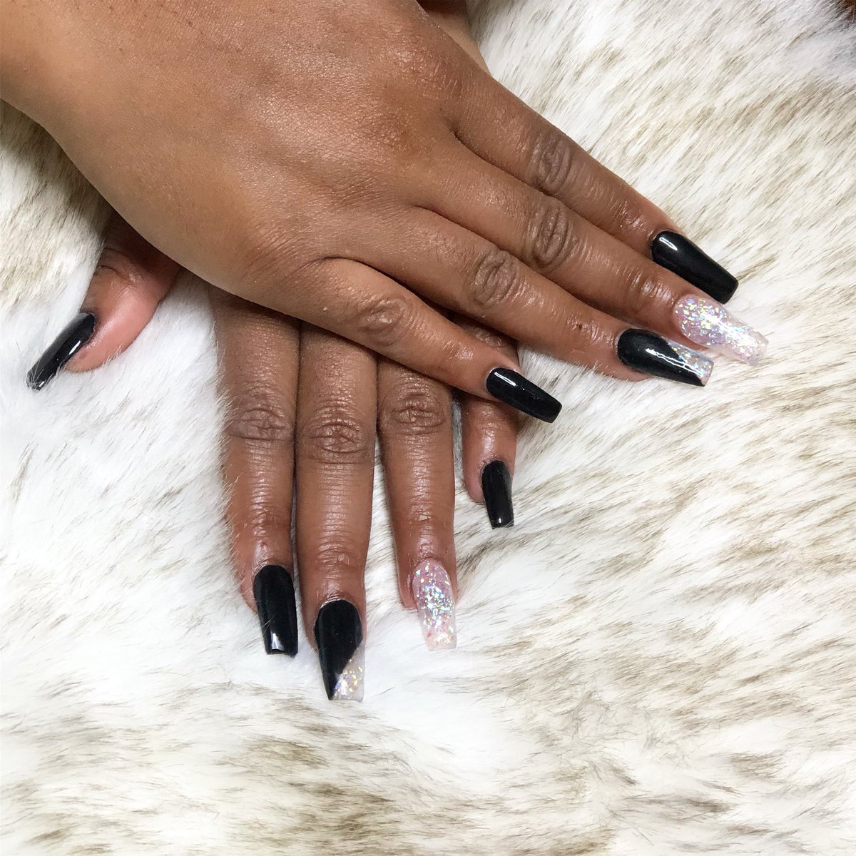 Ultimate_Chica's tweet image. I honestly feel like I’m the only millennial that forgets about twitter. But oh yea I do nails lol #BOOKNOW