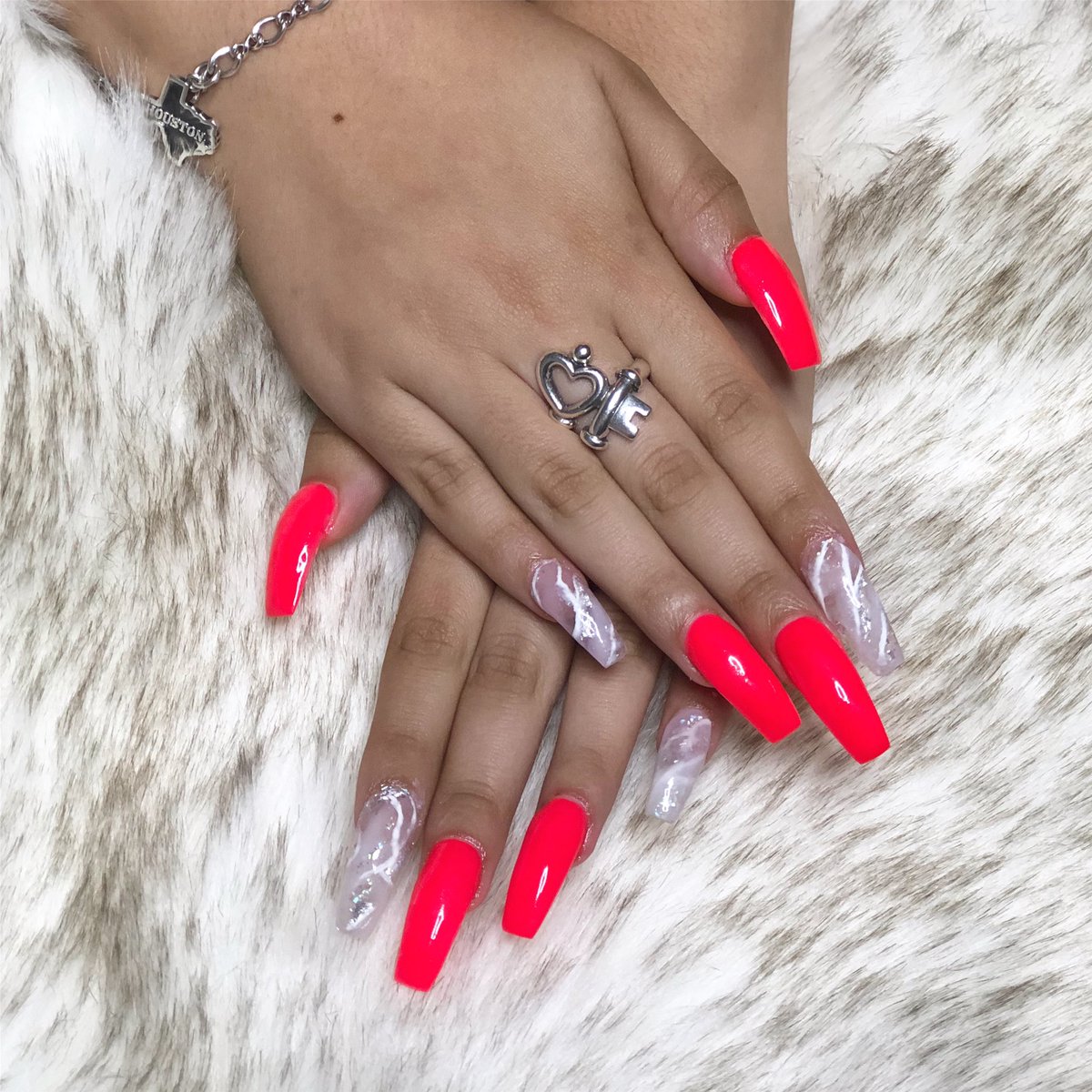 Ultimate_Chica's tweet image. I honestly feel like I’m the only millennial that forgets about twitter. But oh yea I do nails lol #BOOKNOW