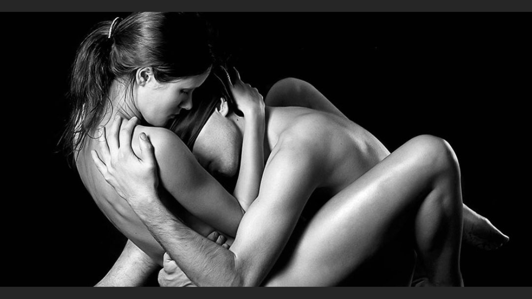 Descanso en tu pecho la ilusión de serte todo;
Beso en cada latido las letras de un Te Amo que no yace...sino nace;
Postro ante ti la pasión de un presente que no comparo;
No miro atrás;
Te hago el amor con una mirada y constelo en pupila el universo del querer que seas mi vida.