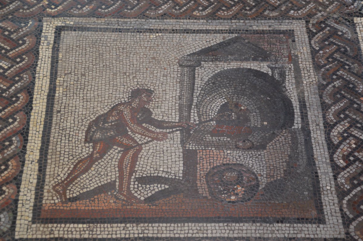 Also this splendid mosaic representing the seasons and the rustic activities along the year:  #MuseumsUnlocked at  @Archeonationale