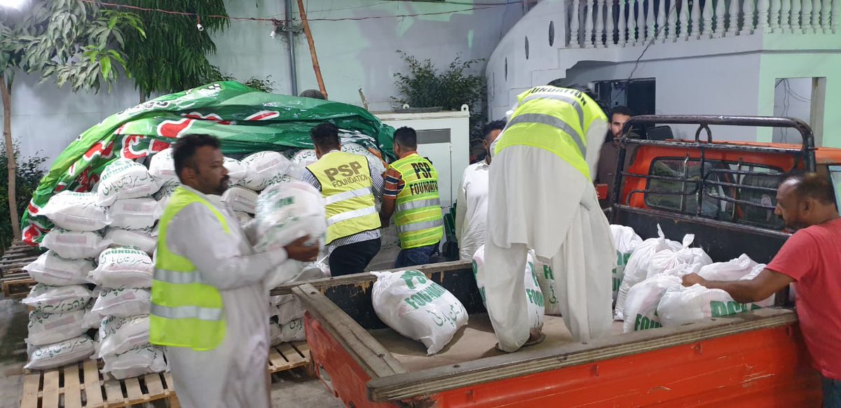 MQMPUpdates's tweet photo. پی ایس پی فاؤنڈیشن کے مرکزی دفتر پاکستان ہاوُس سے رمضان المبارک میں ریلیف سرگرمیاں جاری مرکزی دفتر سے کورنگی ٹاؤن کی میر عالم برادری کیلئے امدادی راشن روانہ۔ (22.05.20)

@PSPFoundation_ 
#PSPFoundation #Ramadhan https://t.co/18Pt7SSWaF