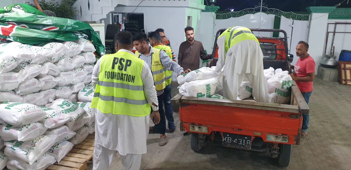 MQMPUpdates's tweet photo. پی ایس پی فاؤنڈیشن کے مرکزی دفتر پاکستان ہاوُس سے رمضان المبارک میں ریلیف سرگرمیاں جاری مرکزی دفتر سے کورنگی ٹاؤن کی میر عالم برادری کیلئے امدادی راشن روانہ۔ (22.05.20)

@PSPFoundation_ 
#PSPFoundation #Ramadhan https://t.co/18Pt7SSWaF