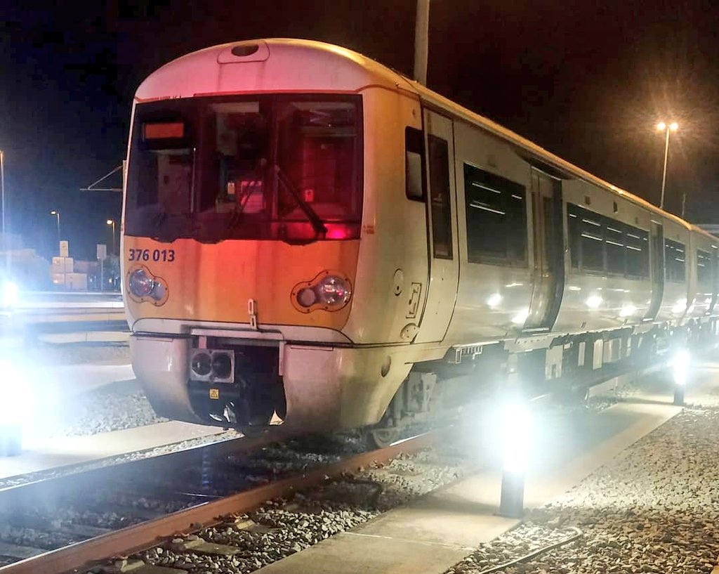 martinw02998119's tweet image. 376013 sits on 12 road of Ashford down Sidings. Here for some driver training. (Take for from a place of safe) #class376 #nightshift #SpottingFromWork