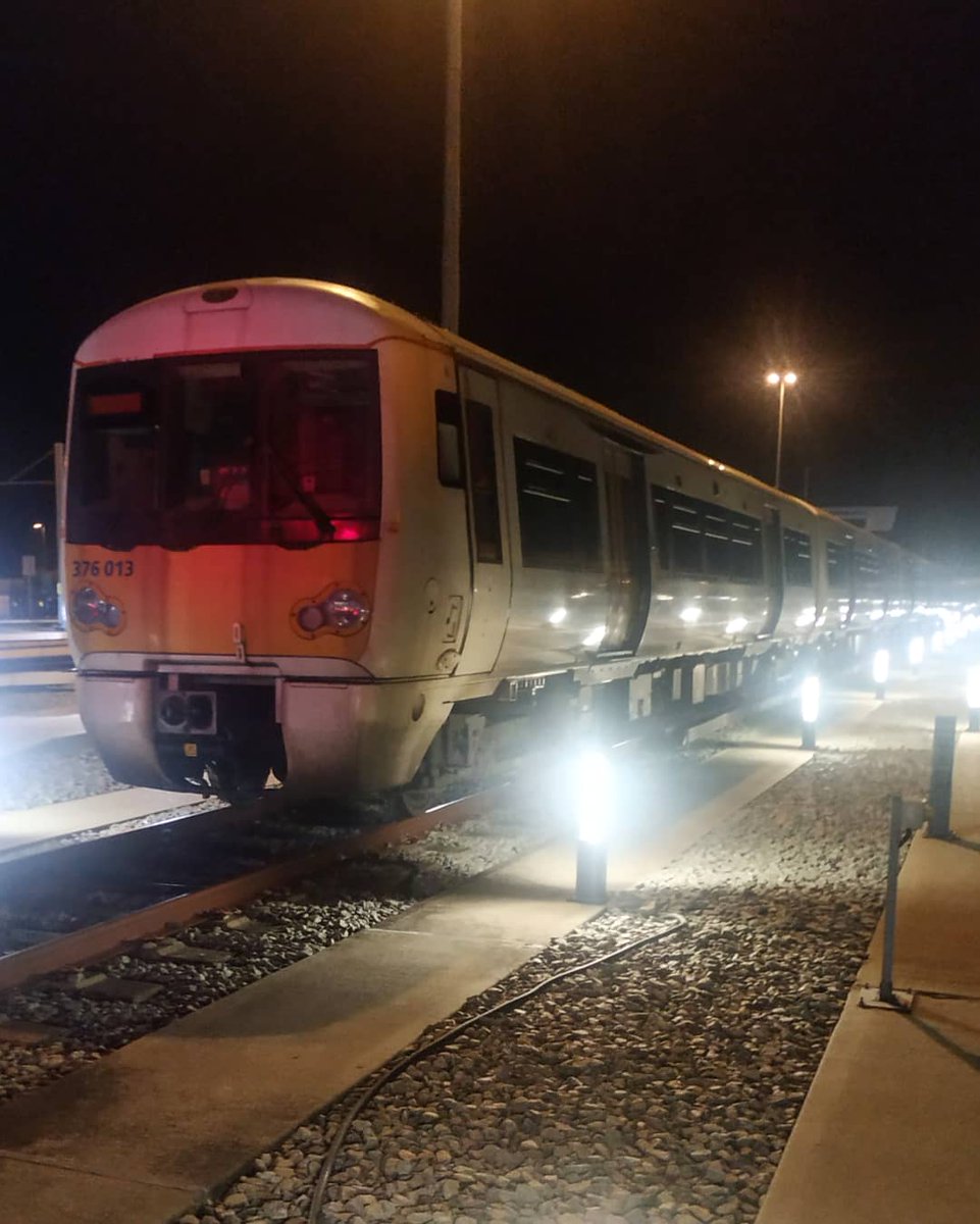 martinw02998119's tweet image. 376013 sits on 12 road of Ashford down Sidings. Here for some driver training. (Take for from a place of safe) #class376 #nightshift #SpottingFromWork
