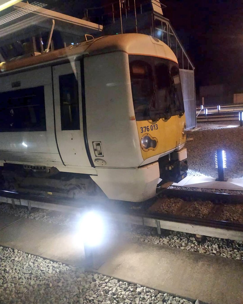 martinw02998119's tweet image. 376013 sits on 12 road of Ashford down Sidings. Here for some driver training. (Take for from a place of safe) #class376 #nightshift #SpottingFromWork