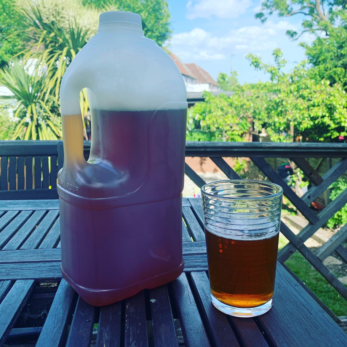 darrenashea's tweet photo. #skyline from @LondonBrewingCo at @Bohemia_N12. Raising a glass and money for #charity. #finchley https://t.co/TTR5nhTbHZ