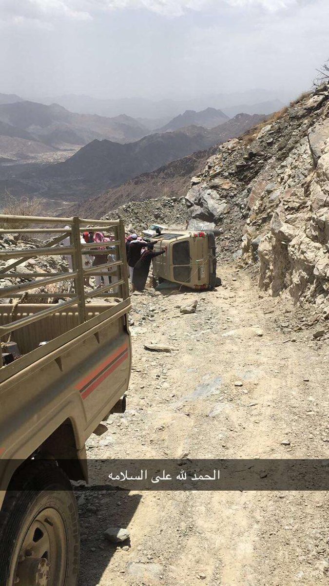 saqr_fm1's tweet photo. حادث انقلاب اليوم في #عقبة_الثنية التابعة لمحافظة#مسيان @gov_missan والمؤدية لعدة قرى وهجر واودية مقتظة بالسكان    

ورغم مطالبات اهالي المنطقة المتكررة
 بتعبيد الطريق إلى أن مطالباتهم باتت بالفشل

 والعقبة تعد حلقة وصل بين سكان وادي مقسى والقرى التابعه لها بمحافظة ميسان https://t.co/jiaYrSx2JV