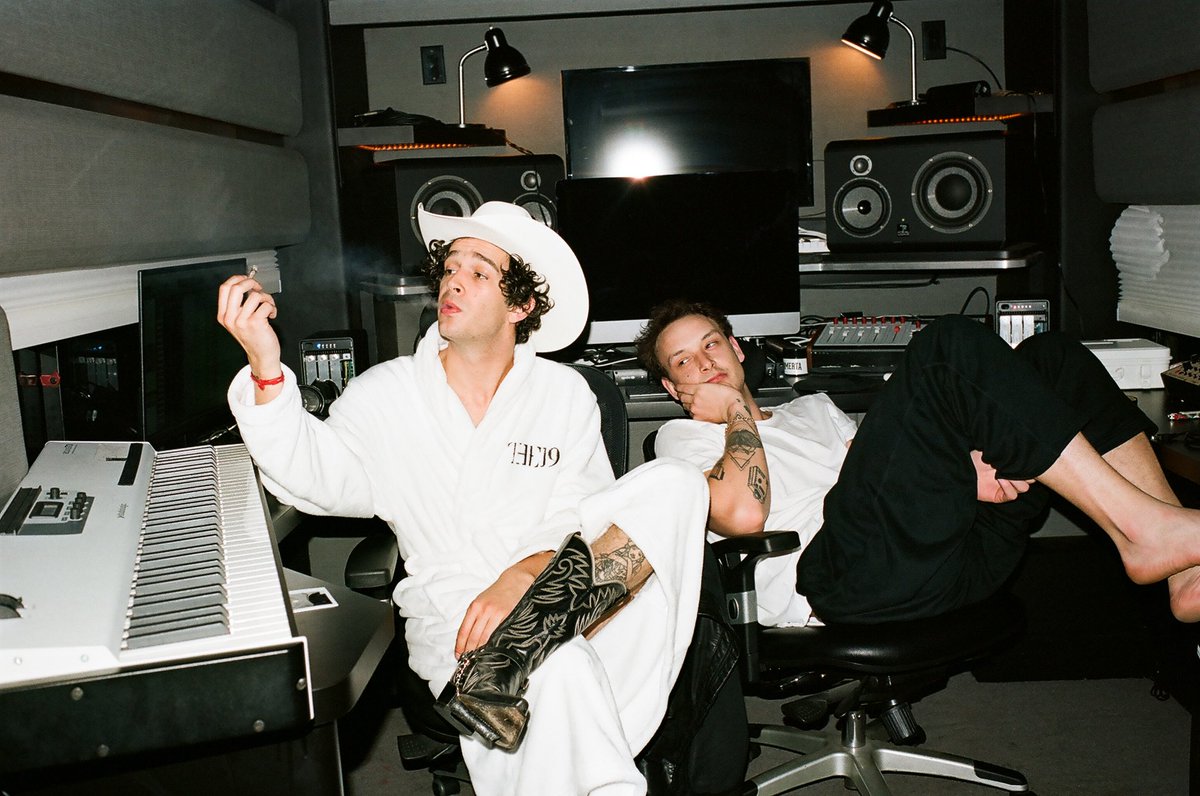 jamieoborne's tweet photo. #the1975  #noacf https://t.co/eRmfCNgVST