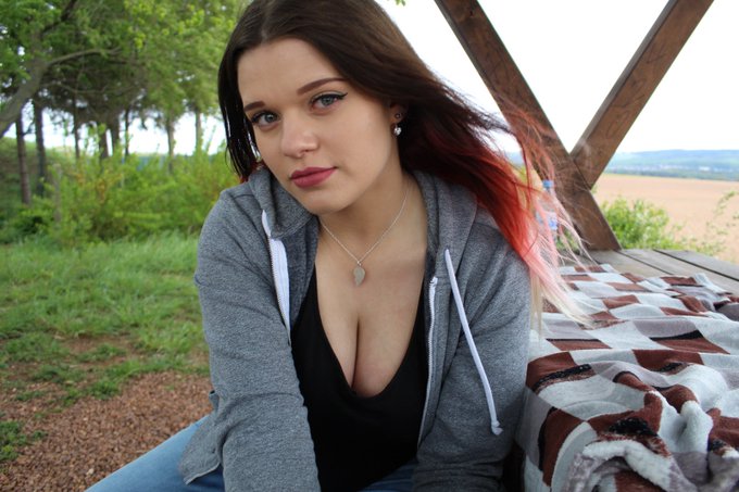 Vorhin ging mein neues Video online wo ich von einer Drohne dabei beobachtet wurde wie ich... Und ich<a href="/tag/happy"class="tags"><span>#happy</span></a><a href="/tag/cutegirl"class="tags"><span>#cutegirl</span></a><a href="/tag/erotik"class="tags"><span>#erotik</span></a><a href="/tag/newvideo"class="tags"><span>#newvideo</span></a>