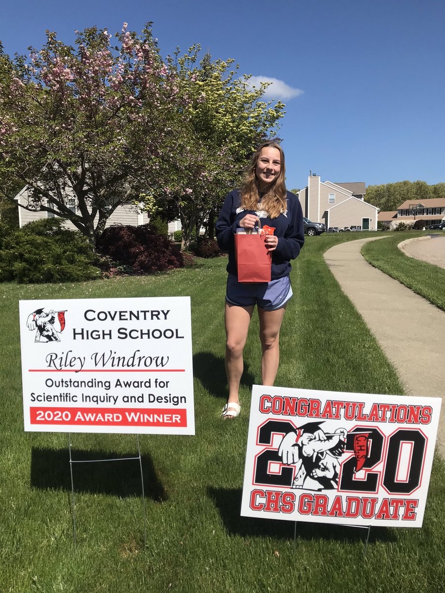 StevenSluko's tweet photo. Congratulations to Riley Windrow,  Senior recipient of of the Outstanding Acivement in Scientific Inqiry and Design! So proud of all of our Seniors! @coventryschools @CoventryOakers #ywedoit https://t.co/0jo5t1zk1r